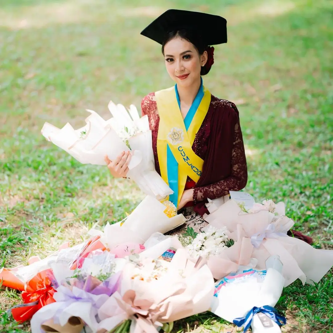 Kisah Inspiratif Lulusan UGM Dea Rachma Chaerani  Geluti Pariwisata  Modeling  hingga Jadi Petugas Kebersihan di Australia