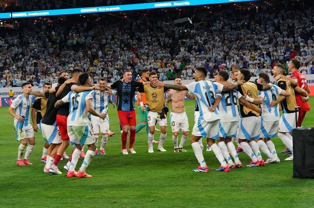 Slow Living Lionel Messi Jelang Final Copa America 2024  Bergadang  Nongkrong  Minum  dan Main Kartu
