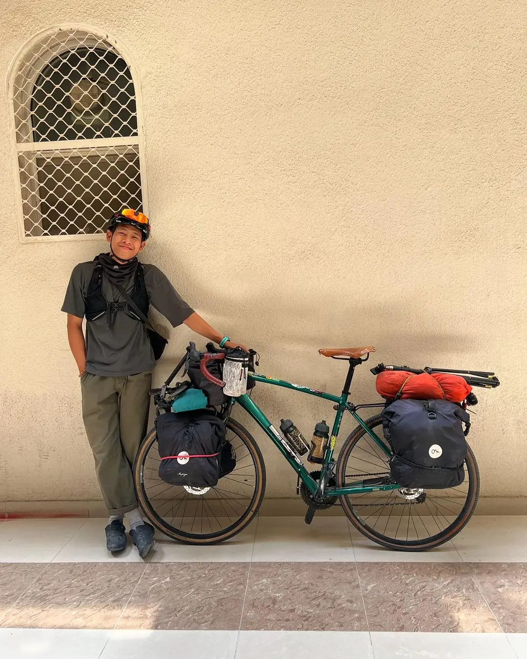 Viral di Media Sosial  Ari Yami Sukses Gowes 12 000 Km dari Indonesia hingga Arab Saudi