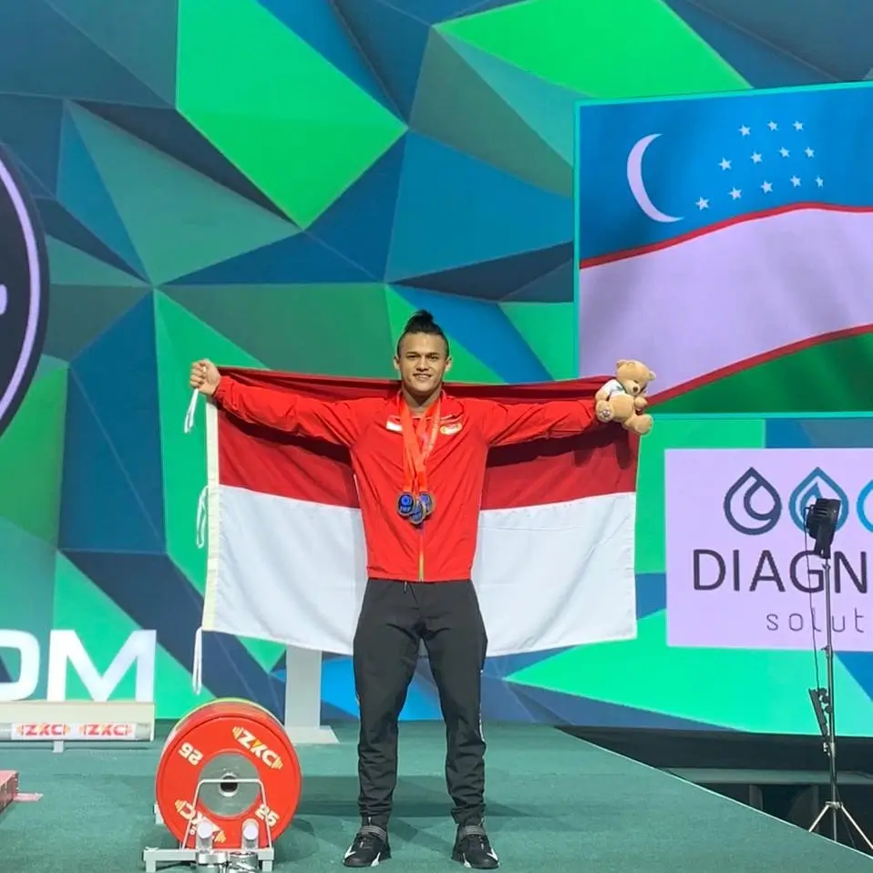 Pecahkan Rekor Dunia  Atlet Angkat Besi Rizki Juniansyah Lolos ke Olimpiade Paris 2024