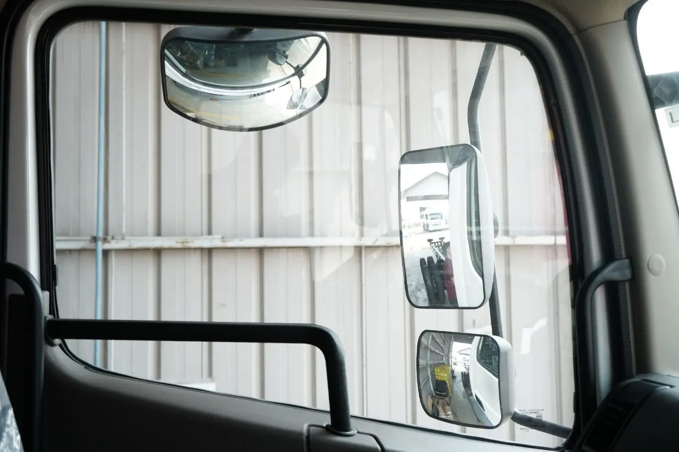 Posisi Berkendara yang Aman  Nyaman  dan Ideal bagi Sopir Truk MHDT ala Daimler Truck