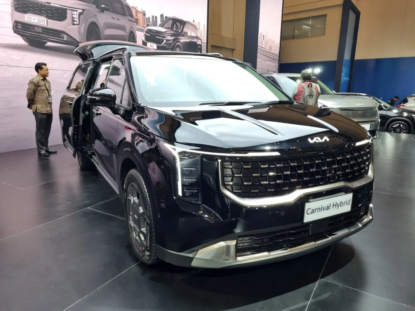 Luncurkan 3 Model Baru Sekaligus di GIIAS 2024  Kia Hadirkan EV9  Carnival Hybrid  dan New Seltos