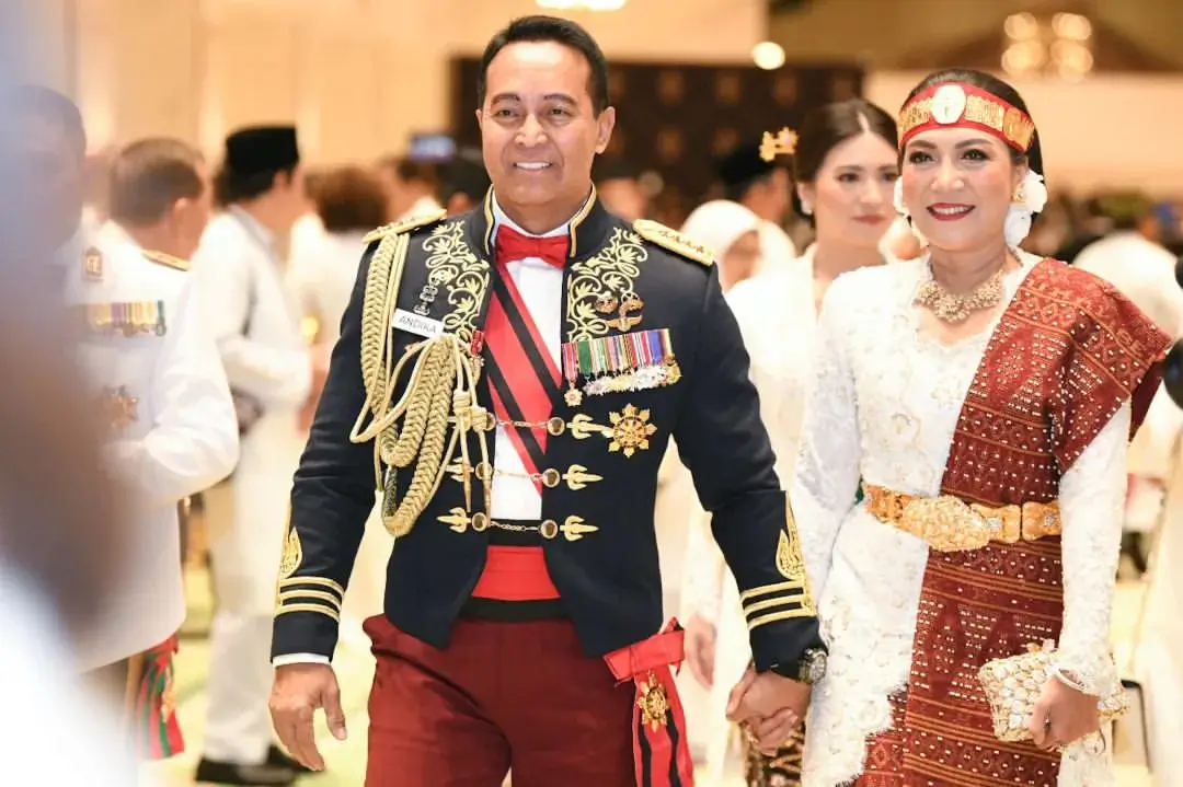 Mantan Panglima TNI, Jenderal Purn. Andika Perkasa & istri. (Foto: Instagram/jenderaltniandikaperkasa)