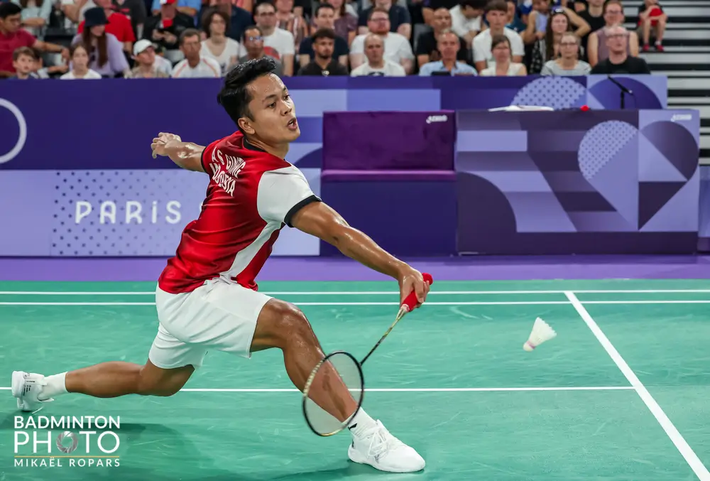 Tunggal putra Indonesia, Anthony Ginting memulai Olimpiade Paris 2024 dengan meyakinkan. Foto PBSI.