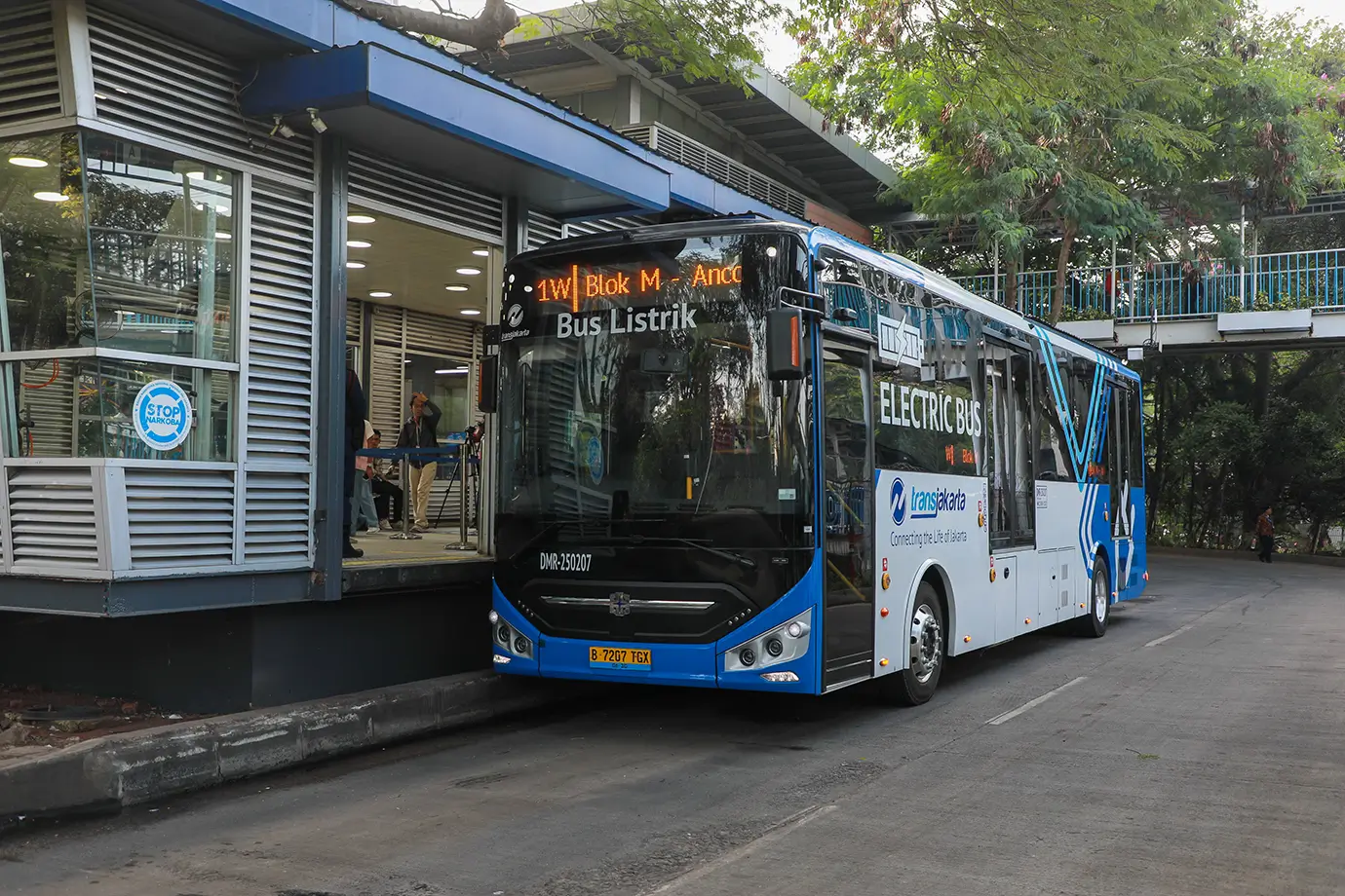 Bus listrik Transjakarta 1W Ancol-Blok M. (Foto: beritajakarta.id/Reza Pratama Putra)