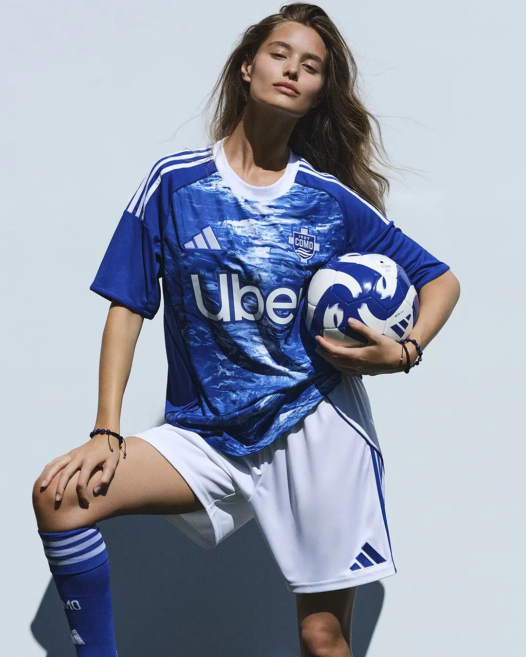 Penampakan Jersey Baru Como 1907. Foto: Instagram Como 1907