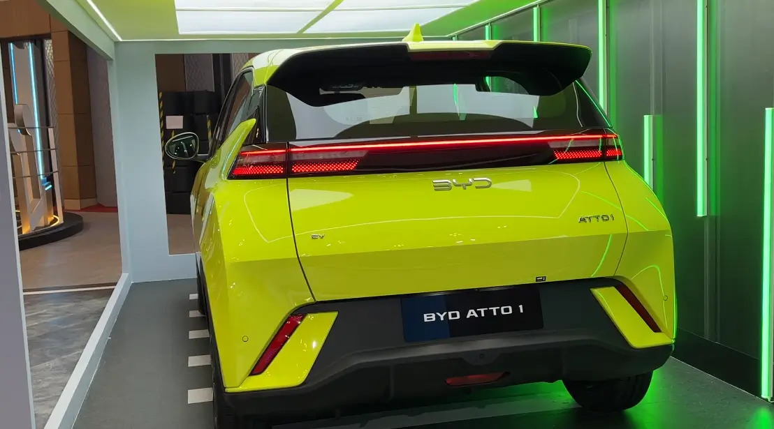 Dijual Mulai Rp195 Juta  Ini Spesifikasi Lengkap Mobil Listrik BYD Atto 1 yang Meluncur di GIIAS 2025