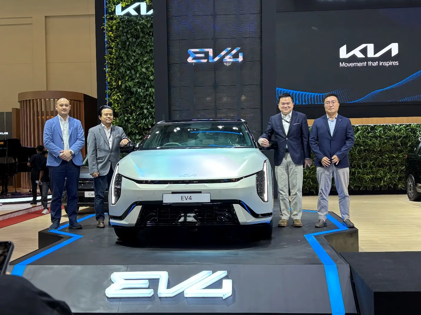 Futuristik dan Ramah Lingkungan  Kia Perkenalkan Sedan Terbaru EV4 di GIIAS 2025