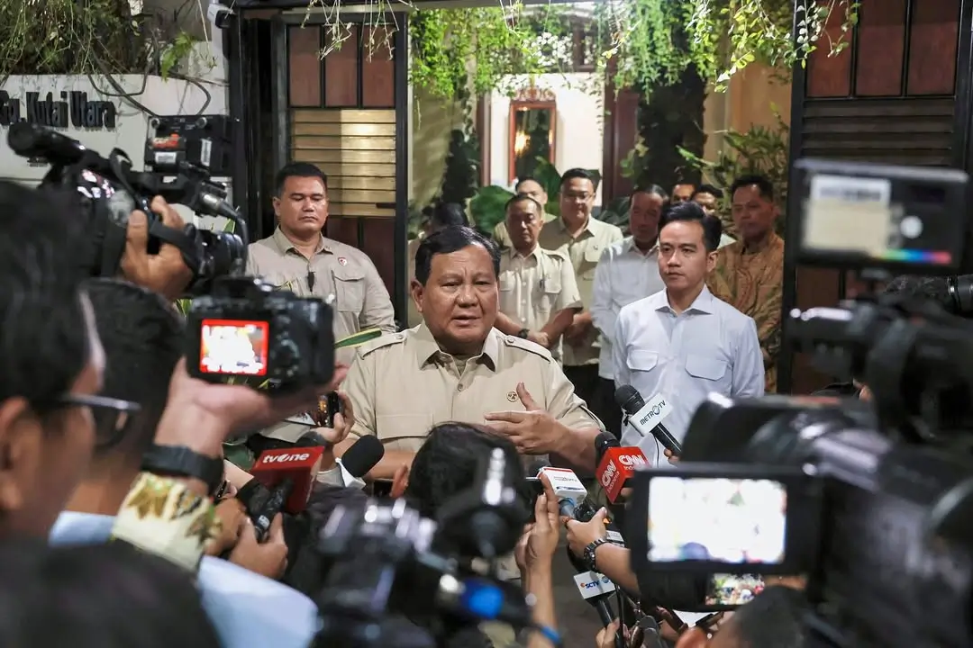 Presiden RI Prabowo Subianto ketika mengunjungi kediaman pribadi Presiden ke-7 RI, Joko Widodo (Jokowi) di Solo, Jawa Tengah, pada Minggu (20/07/25). (Foto: Instagram/prabowo). (Foto: Instagram/prabowo)