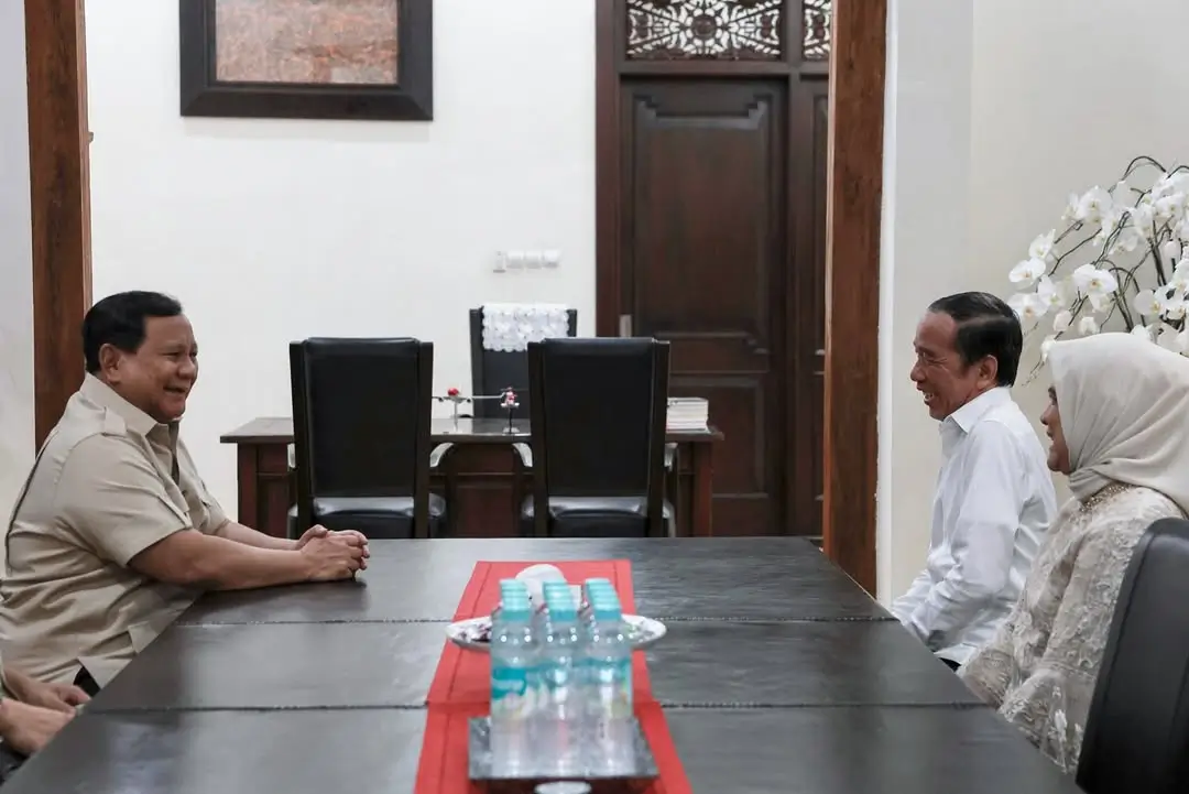 Pertemuan Presiden RI, Prabowo Subianto dengan mantan Presiden Joko Widodo (Jokowi) di Solo, Jawa Tengah pada Minggu (20/02/2025). (Foto: Instagram/presidenrepublikindonesia)