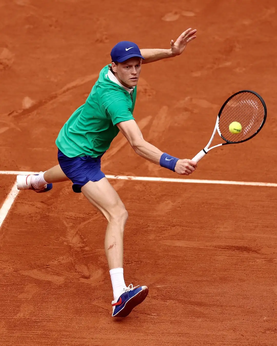 Ukir Sejarah Baru  Jannik Sinner Jadi Petenis Italia Pertama yang Menangkan Wimbledon