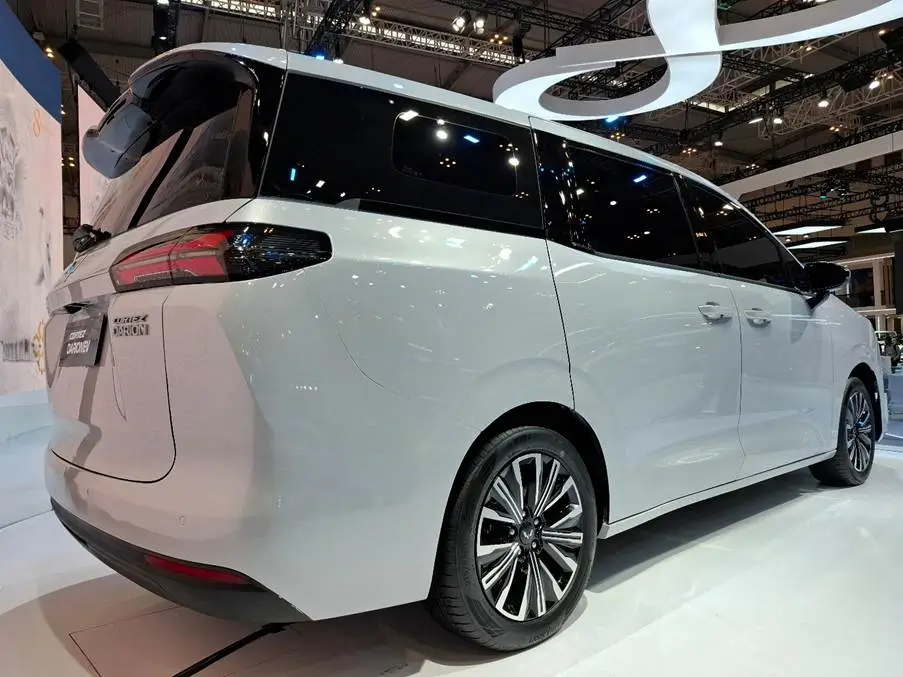 Ramaikan Segmen EV dan PHEV Tanah Air  Wuling Perkenalkan MPV Cortez Darion di GIIAS 2025