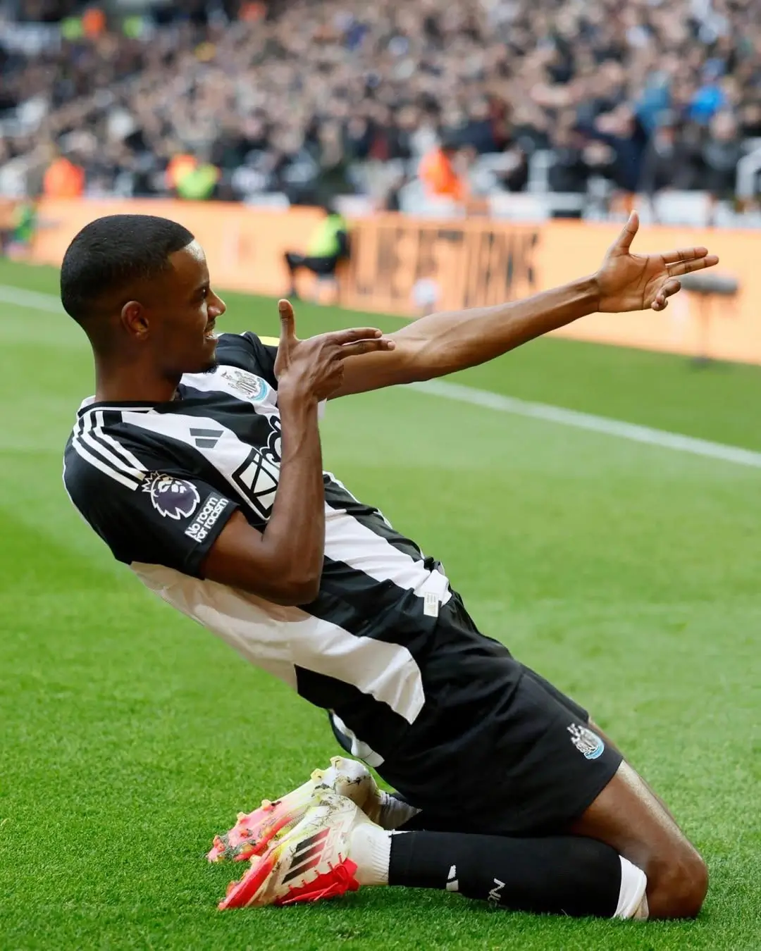 Liverpool Mencari Striker  Tawaran Rp2 Triliun Aleksander Isak Ditolak  Goda Hugo Ekitike Rp1 4 Triliun