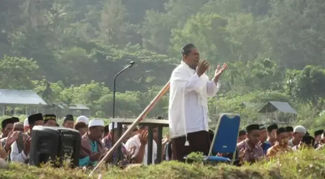 Shalat istisqa’ memohon kepada yang Maha Kuasa untuk menurunkan hujan. (Foto: Antaranews.com)