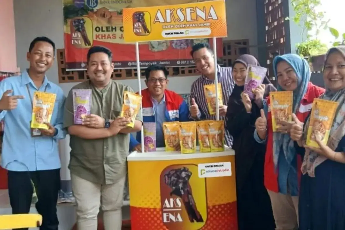 Elnusa Petrofin membina usaha kecil istri sopir tangki. (Foto: Antara)