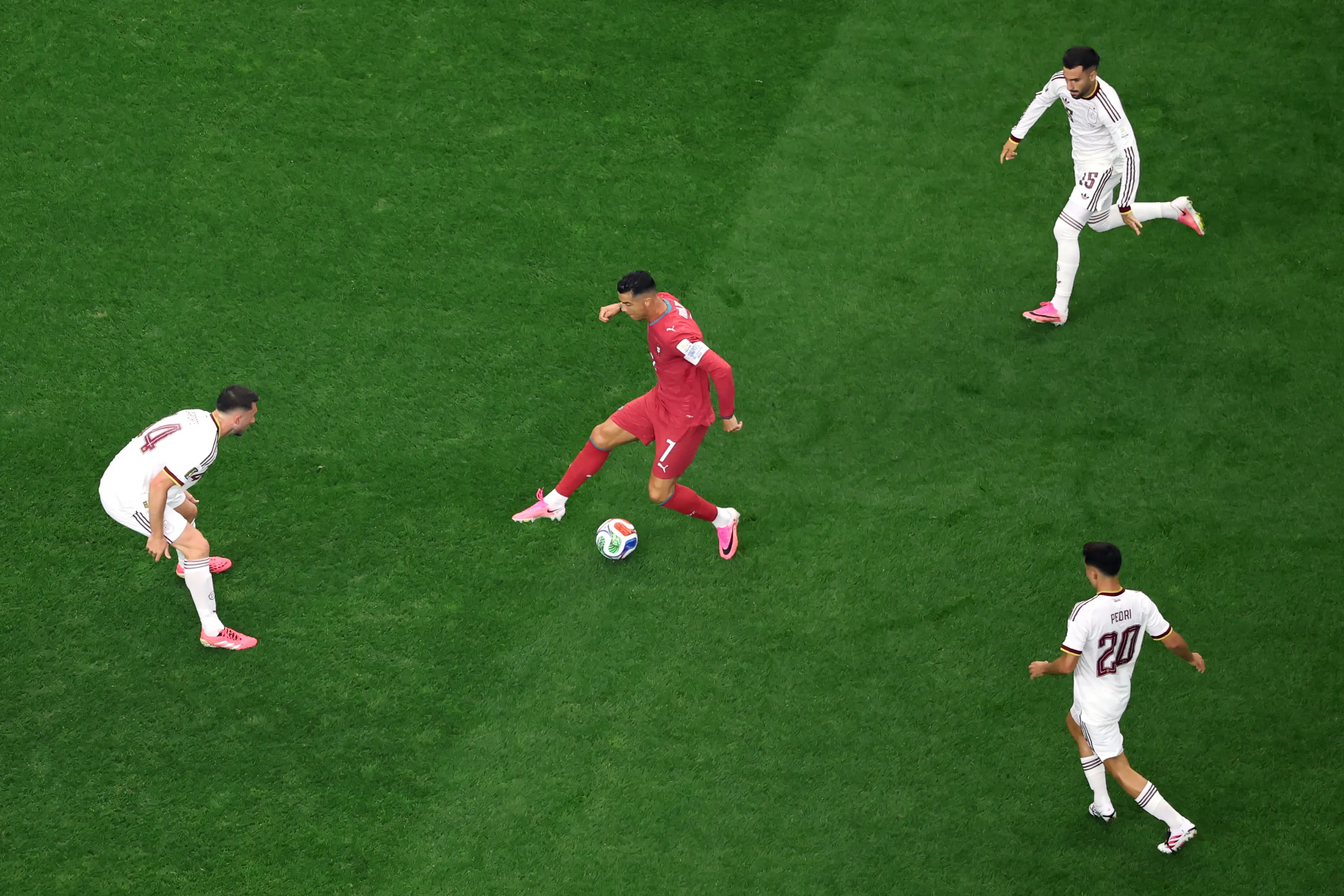 Cristiano Ronaldo harus mengakhiri perjalanan terakhirnya di Piala Dunia dengan cara yang menyakitkan. Foto X Timnas Portugal.