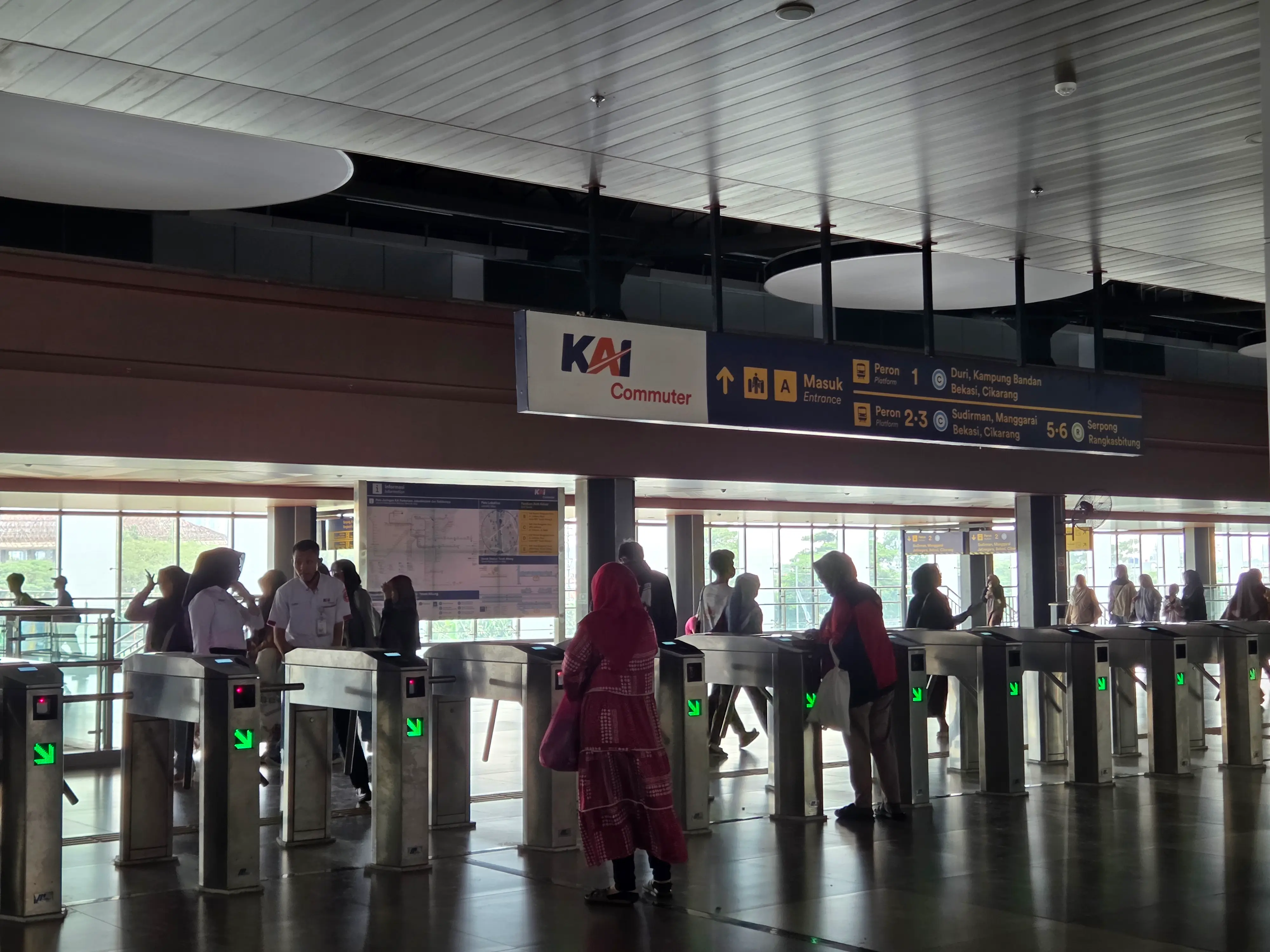 Foto: Stasiun KRL Tanah Abang (dok. ThePhrase.id)