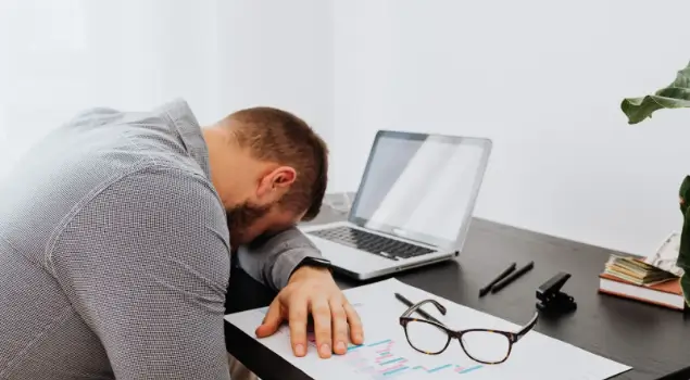 Ilustrasi: Seseorang kurang tidur. (Foto: Pexels/Karola G)