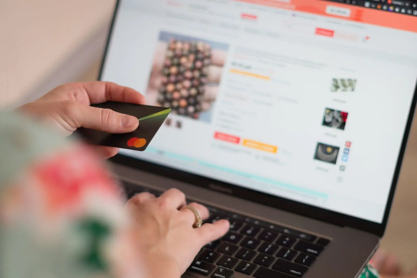 Ilustrasi: Jual-beli melalui marketplace. (Foto: Pexels/Marcial Comeron)