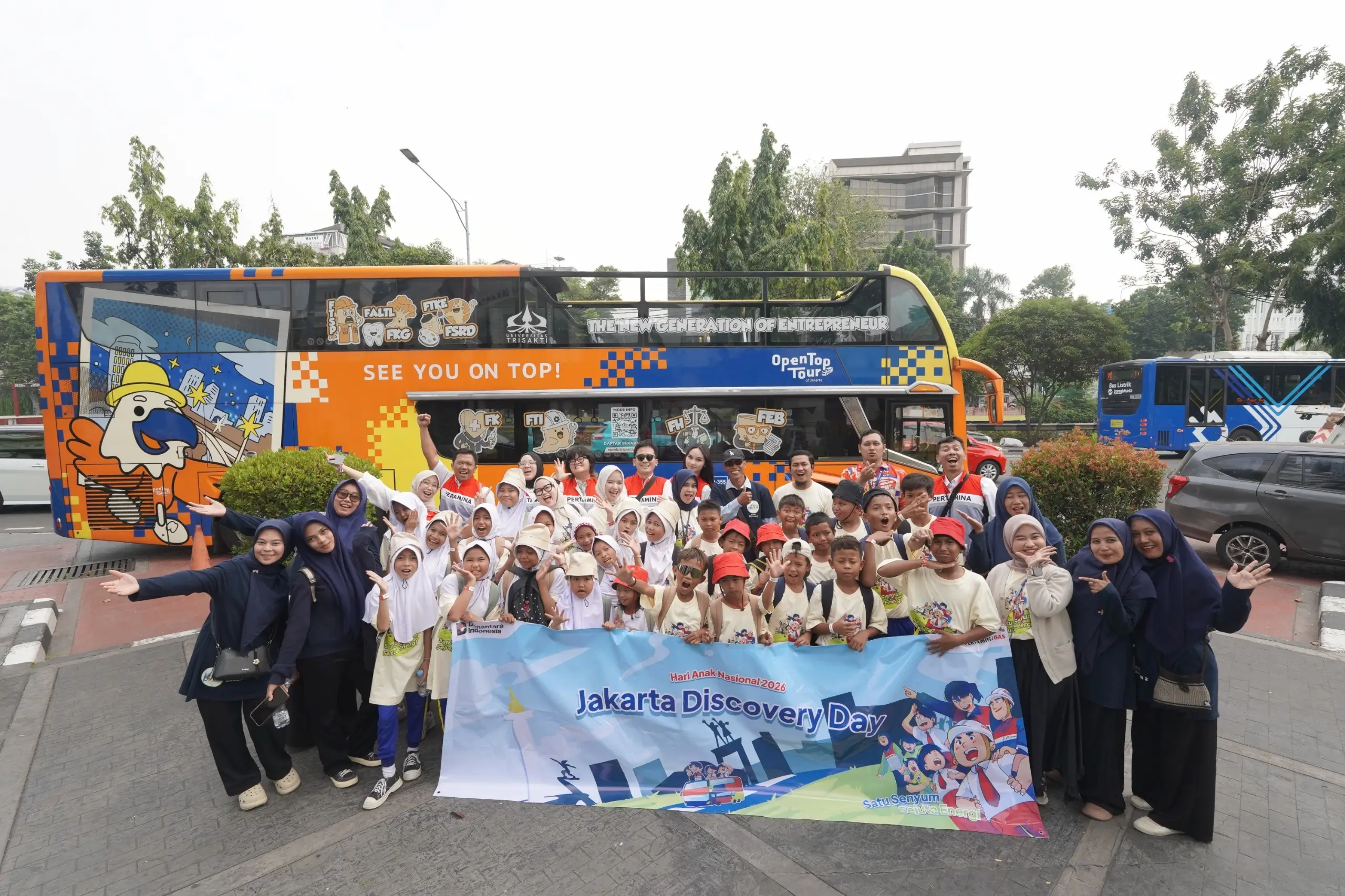 Dalam rangka Hari Anak Nasional 2026, Pertagas mengajak 25 siswa SD mengikuti Jakarta Discovery Day untuk belajar sambil menjelajahi ikon dan kawasan bersejarah Jakarta menggunakan Bus Transjakarta. Dok. Pertamina Gas (Pertagas)