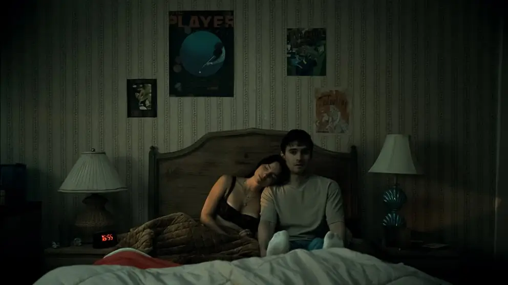 Foto: Inde Navarrette sebagai Nikki dan Michael Johnston sebagai Bear dalam film Obsession (dok. Focus Features)