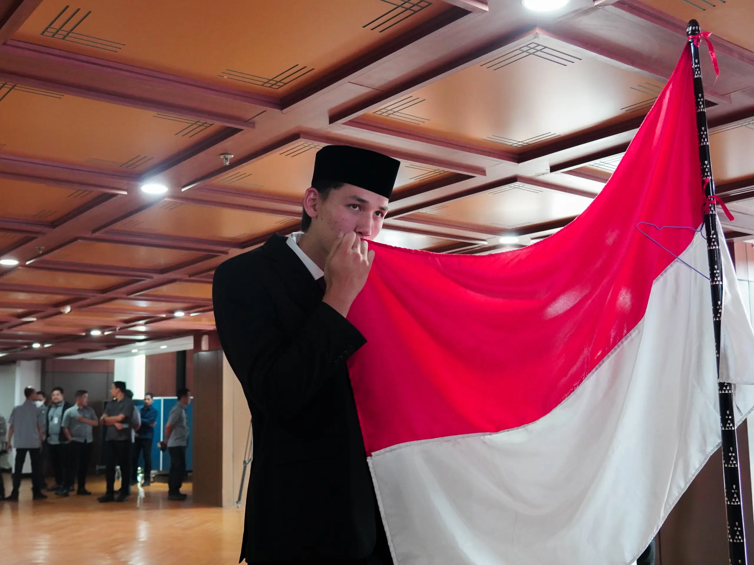 Mitchell Lee Baker resmi menyandang status sebagai Warga Negara Indonesia (WNI). Foto PSSI.