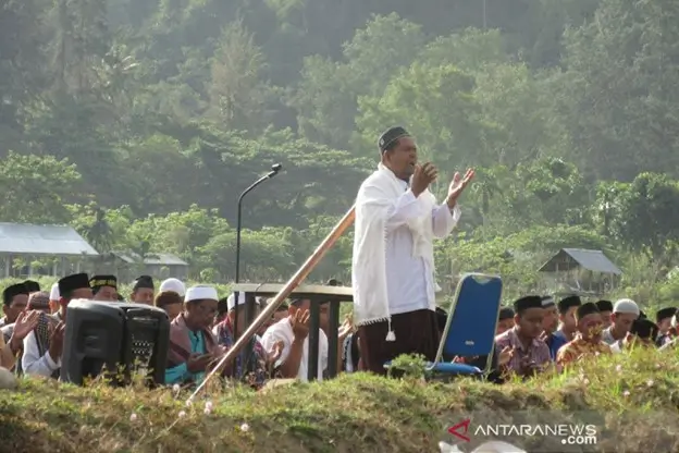 Shalat istisqa’ memohon kepada yang Maha Kuasa untuk menurunkan hujan. (Foto: Antaranews.com)
