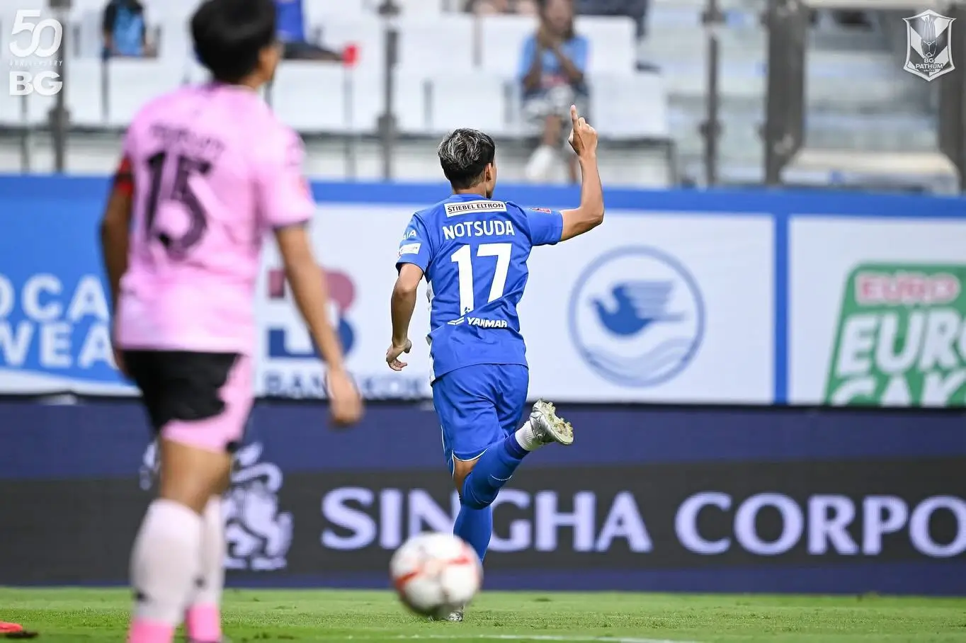 Ragnar Oratmangoen dikontrak Persib Bandung tiga tahun. Foto Instagram Ragnar Oratmangoen.