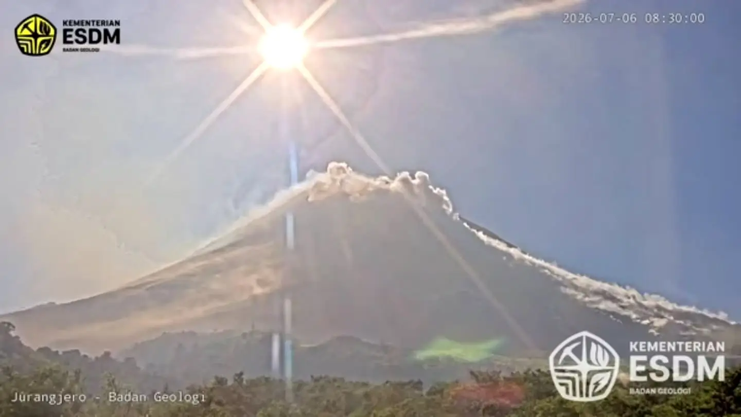 Terjadi awan panas guguran di Gunung Merapi padai Senin (06/07/26). (Foto: Instagram/badan_geologi)