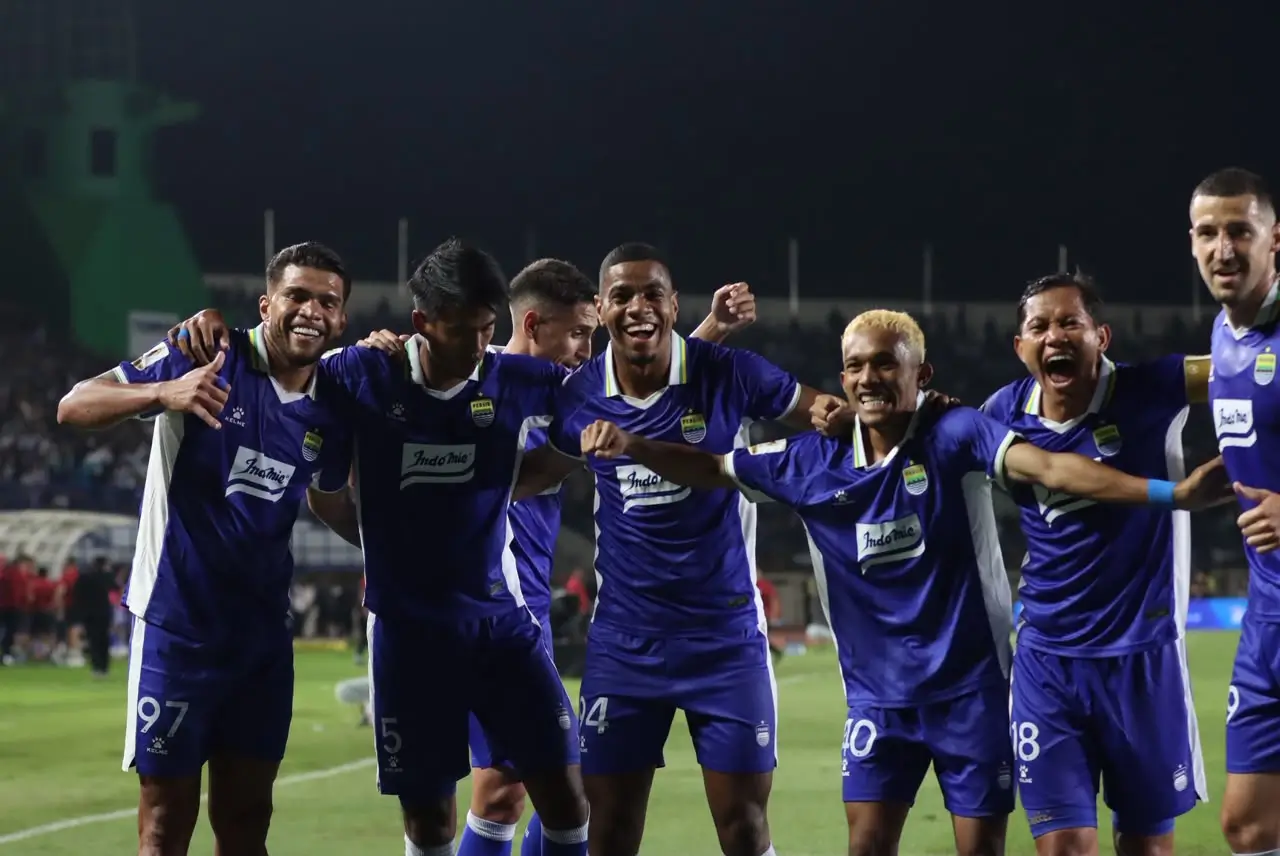 Antusiasme ribuan suporter yang memadati Stadion Si Jalak Harupat, Kabupaten Bandung pada pembukaan Piala Presiden 2026, Sabtu (25/7/2026). Foto PSSI Pers.
