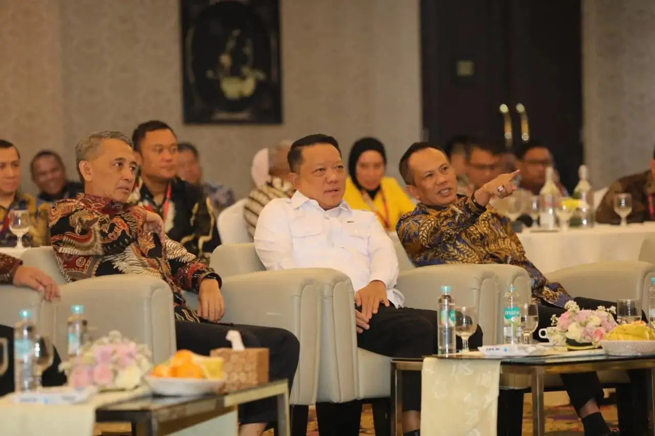 Mantan Jaksa Agung Tindak Pidana Khusus (Jampidsus) Febrie Adriansyah (baju putih). Foto: Kejagung RI