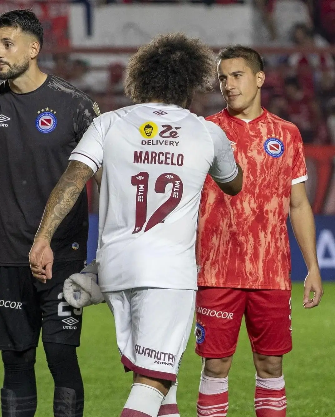 Horor di Copa Libertadores  Marcelo Menangis Seusai Patahkan Kaki Pemain Klub Argentina