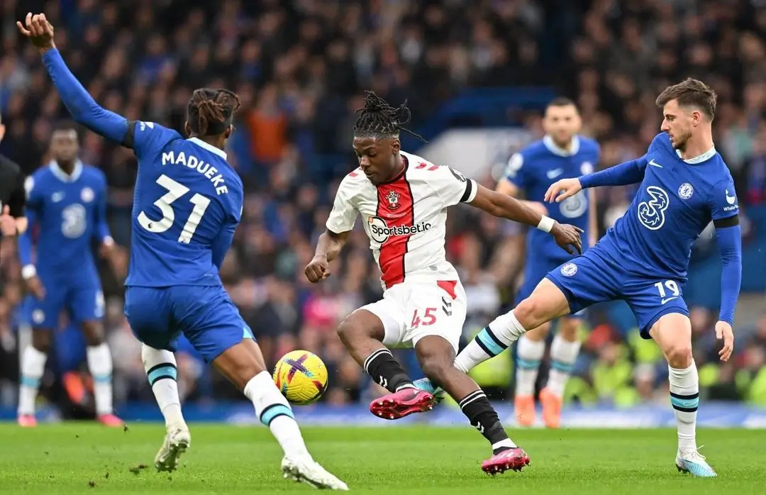 Liverpool Ditikung Chelsea Lagi  Setelah Moises Caicedo Kini Romeo Lavia