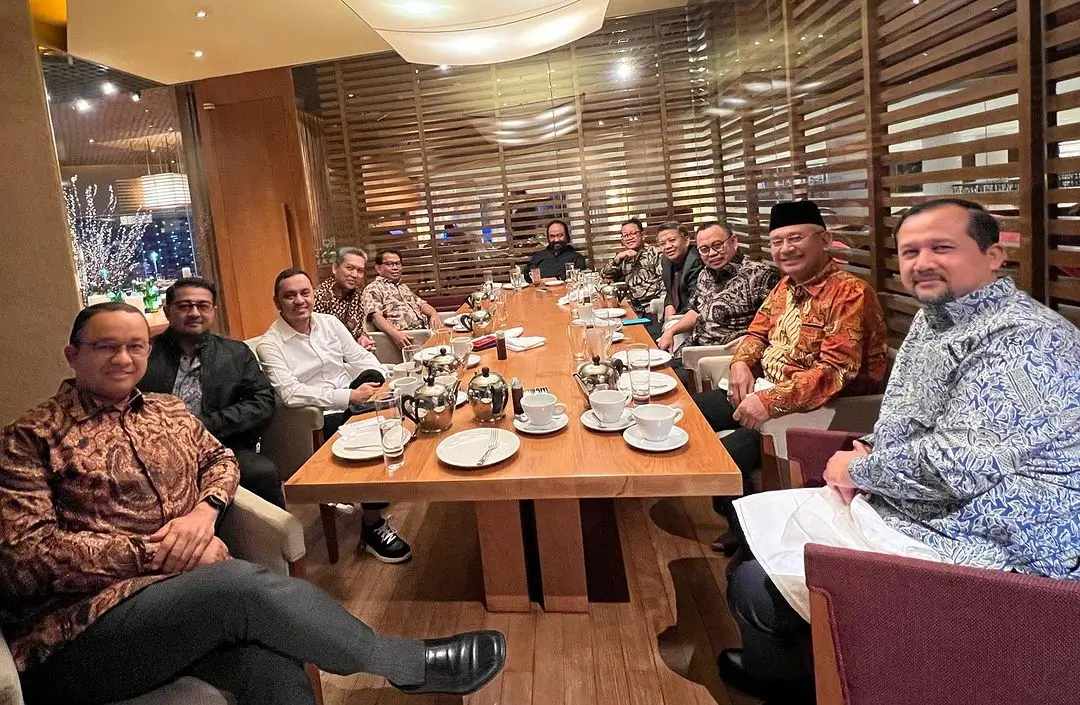 Pertemuan bakal capres Anies Baswedan (kiri) dengan Ketua Umum Partai NasDem Surya Paloh (tengah) dan Tim 8 Koalisi Perubahan di Jakarta, Kamis (24/8/23). (Foto: Instagram/adityawilly)