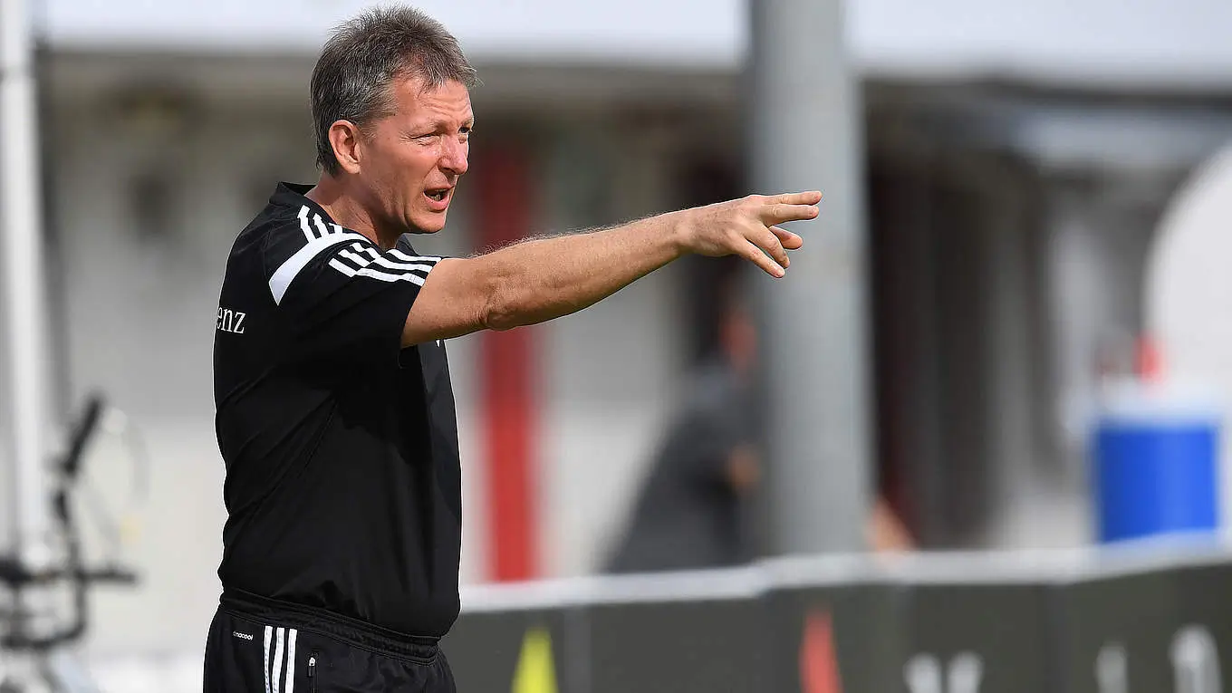 Timnas Indonesia U 17 Dihajar Barcelona 0 3  Bima Sakti Urun Rembuk dengan Frank Wormuth
