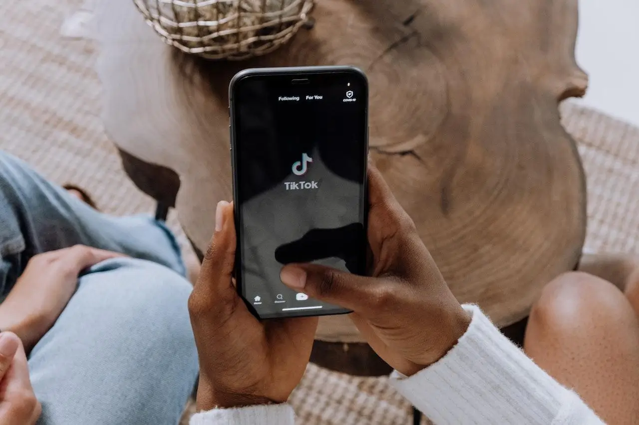 Foto: Ilustrasi Tiktok (pexels.com photo by cottonbro studio)