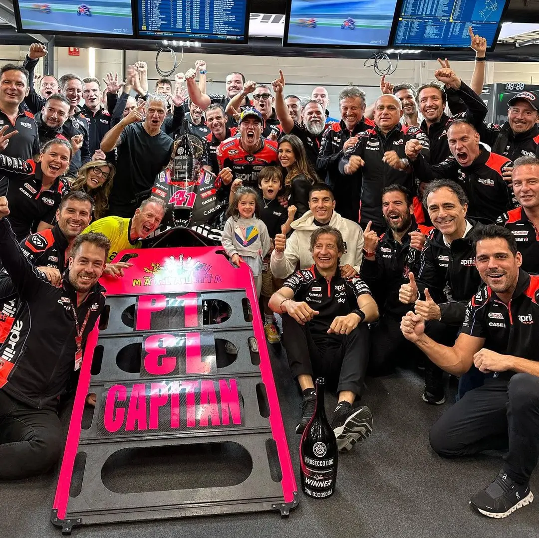Fantastis  Aleix Espargaro Asapi Pecco Bagnaia pada Lap Terakhir untuk Menangkan MotoGP Inggris