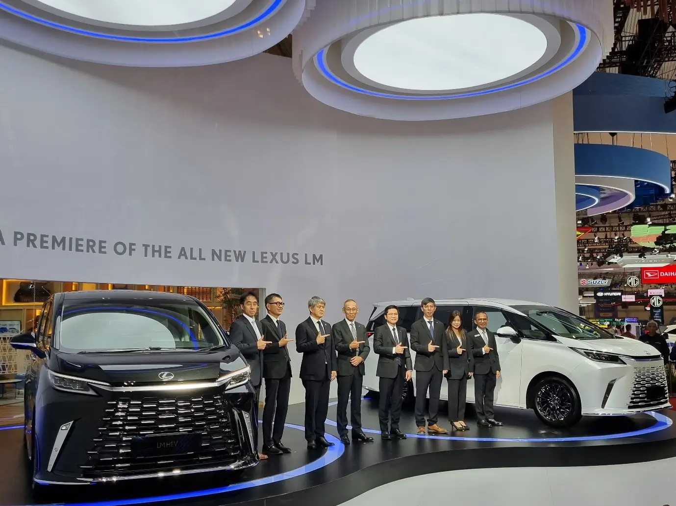 Lexus LM Generasi Terbaru Diperkenalkan di GIIAS 2023  Makin Mewah 