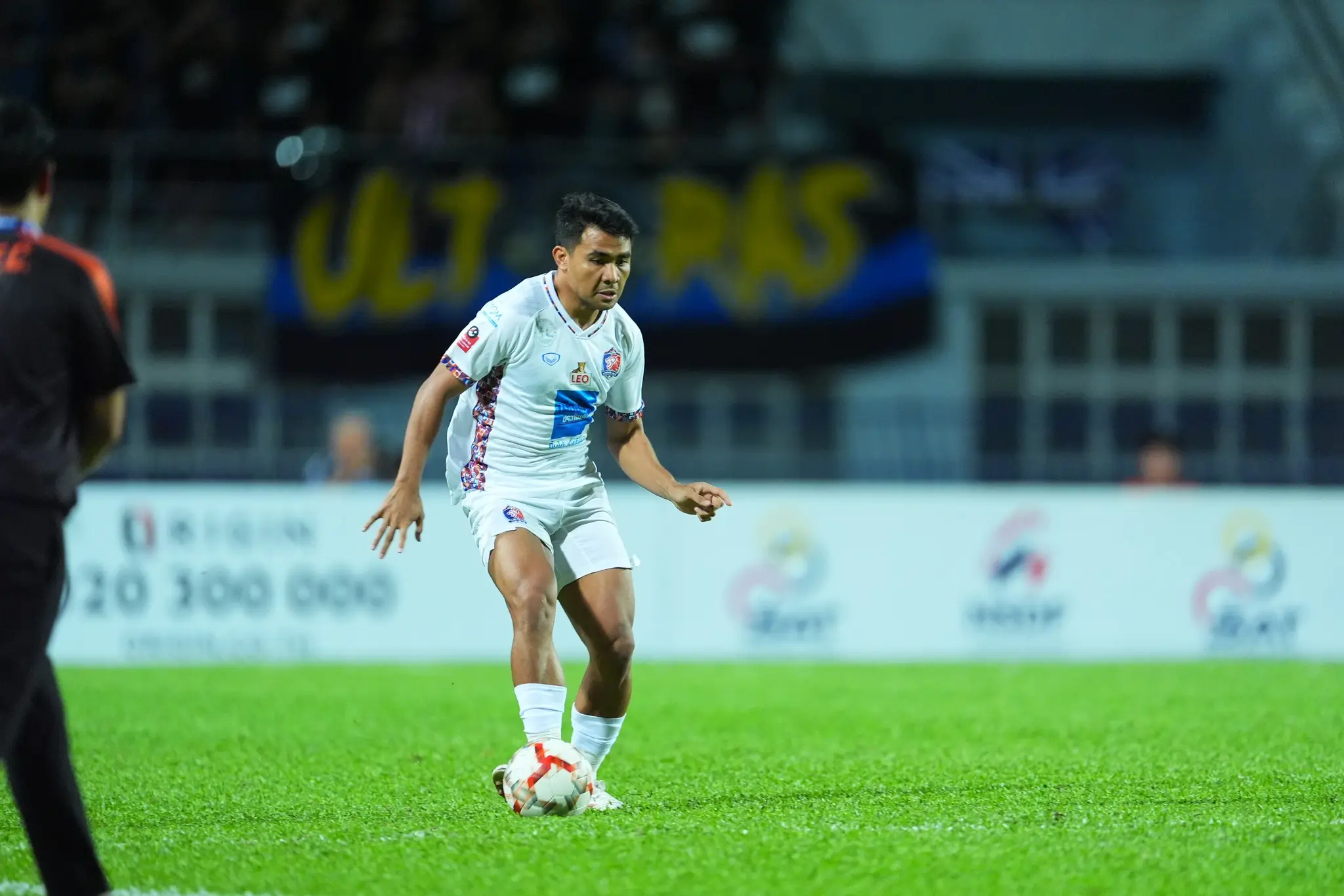 Asnawi Mangkualam menunjukkan kelasnya di Liga Thailand. Foto: Facebook