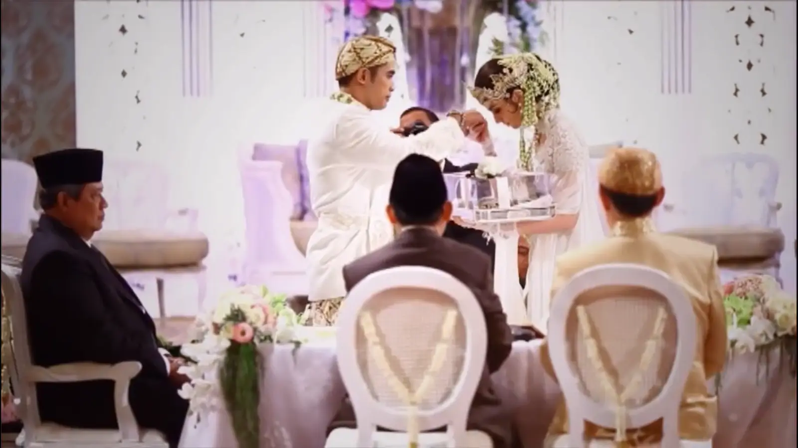 Deretan Artis yang Pilih Presiden Jadi Saksi Nikah