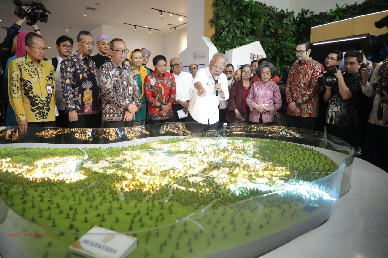 Menteri Pekerjaan Umum dan Perumahan Rakyat (PUPR) sekaligus Plt. Kepala Otorita Ibu Kota Nusantara (IKN), Basuki Hadimuljono, saat meresmikan Pameran Arsip Kepresidenan di Galeri Emiria Soenassa, Taman Ismail Marzuki (TIM), Jakarta (Foto: setneg.go.id.jpg/humas kemensetneg)