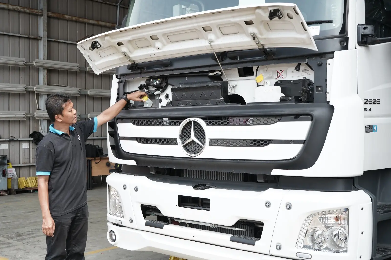 Ilustrasi pengecekan truk. (Foto: Istimewa)