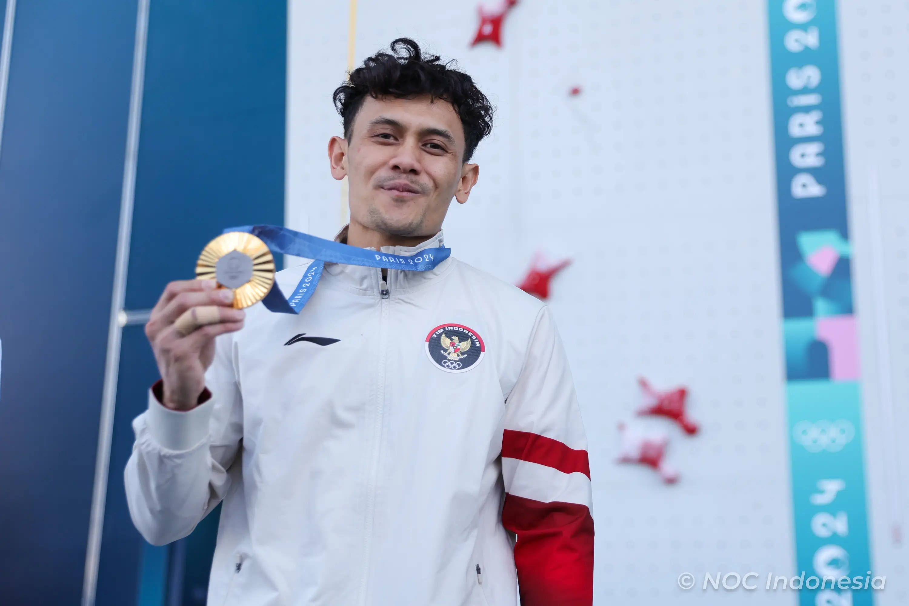 Atlet panjat tebing, Veddriq Leonardo mempersembahkan medali emas pertama untuk Indonesia di Olimpiade Paris 2024. Foto NOC Indonesia.