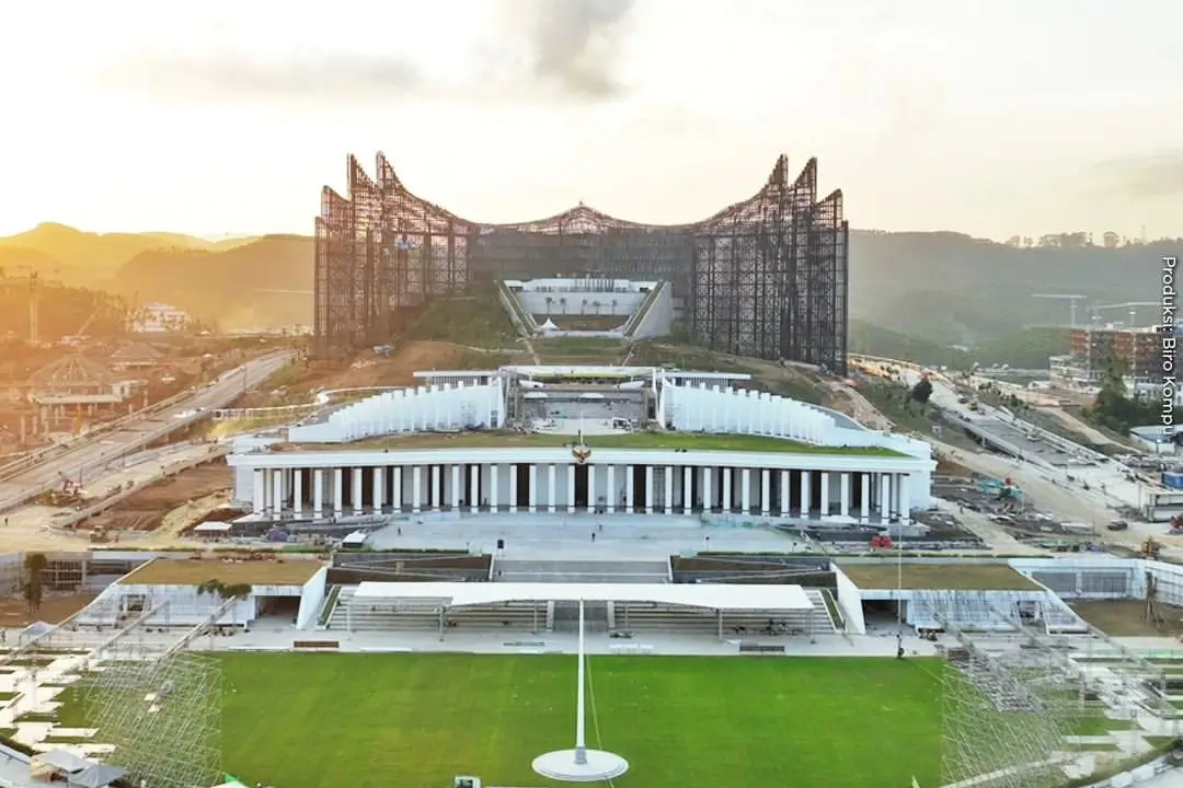 Tampak Istana Garuda (belakang) dan Istana Negara (depan) di IKN, Kalimantan Timur. (Foto: Instagram/kemenpupr)