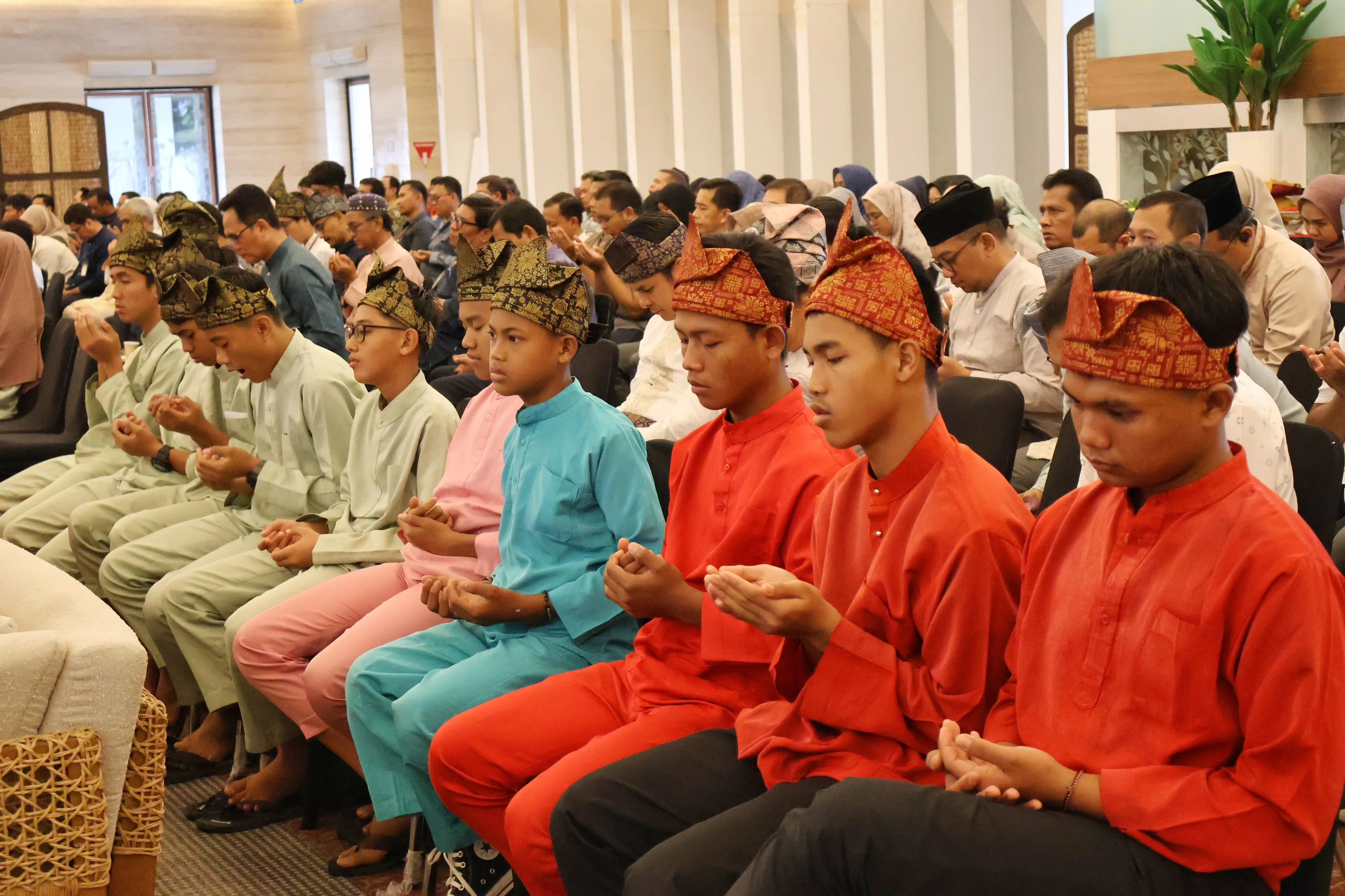 Berbagi Kebahagiaan di Momen Alih Kelola  PHR Santuni 230 Anak Yatim