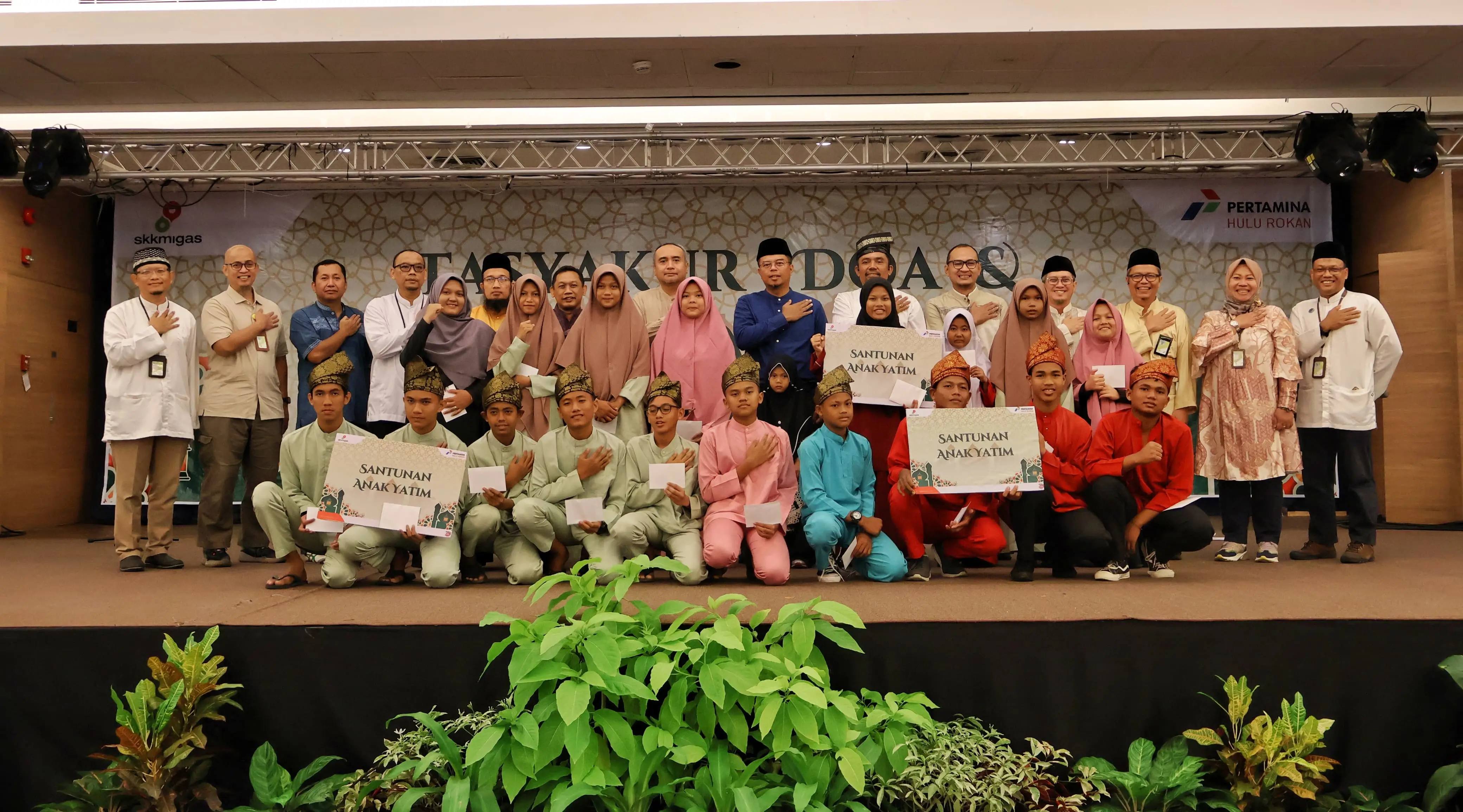 Berbagi Kebahagiaan di Momen Alih Kelola  PHR Santuni 230 Anak Yatim