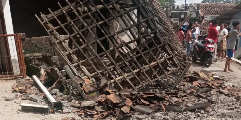 Foto: Ilustrasi Kerusakan Akibat Gempa Bumi (setkab.go.id | dok. BPBD Kabupaten Cianjur)