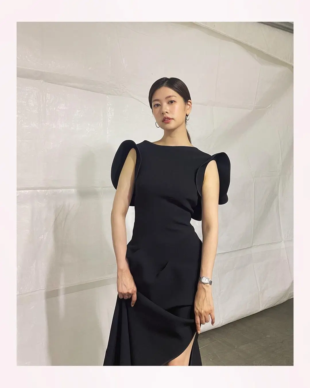 Jung So Min  Adu Akting dengan Jung Hae In di Drama Love Next Door