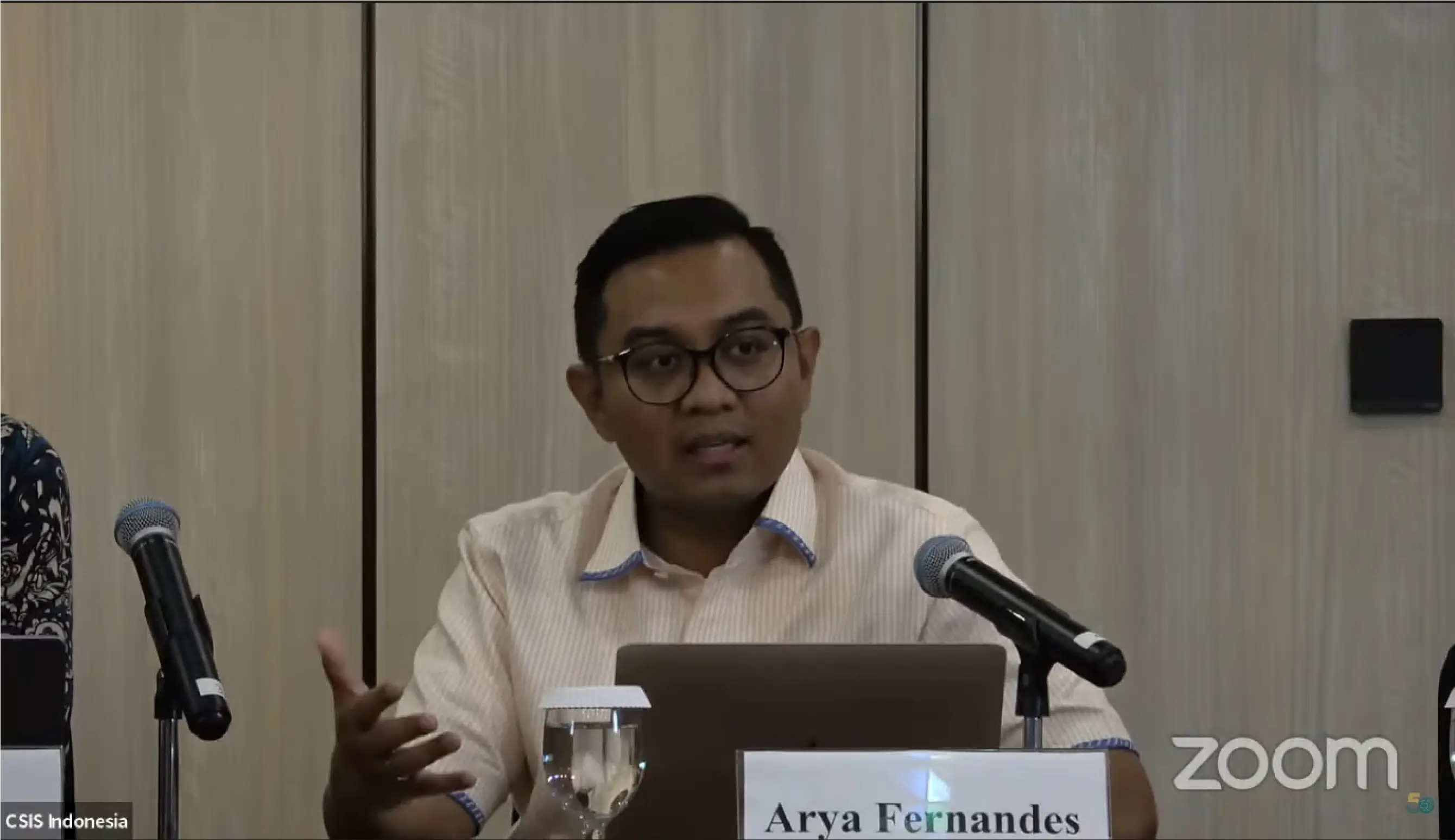 Ketua Departemen Politik dan Perubahan CSIS, Arya Fernandes dalam CSIS Media Briefing: Peta Kompetisi Pilkada 2024 di Jakarta, Kamis (8/8/24). (Foto: Tangkapan layar YouTube/CSIS Indonesia.