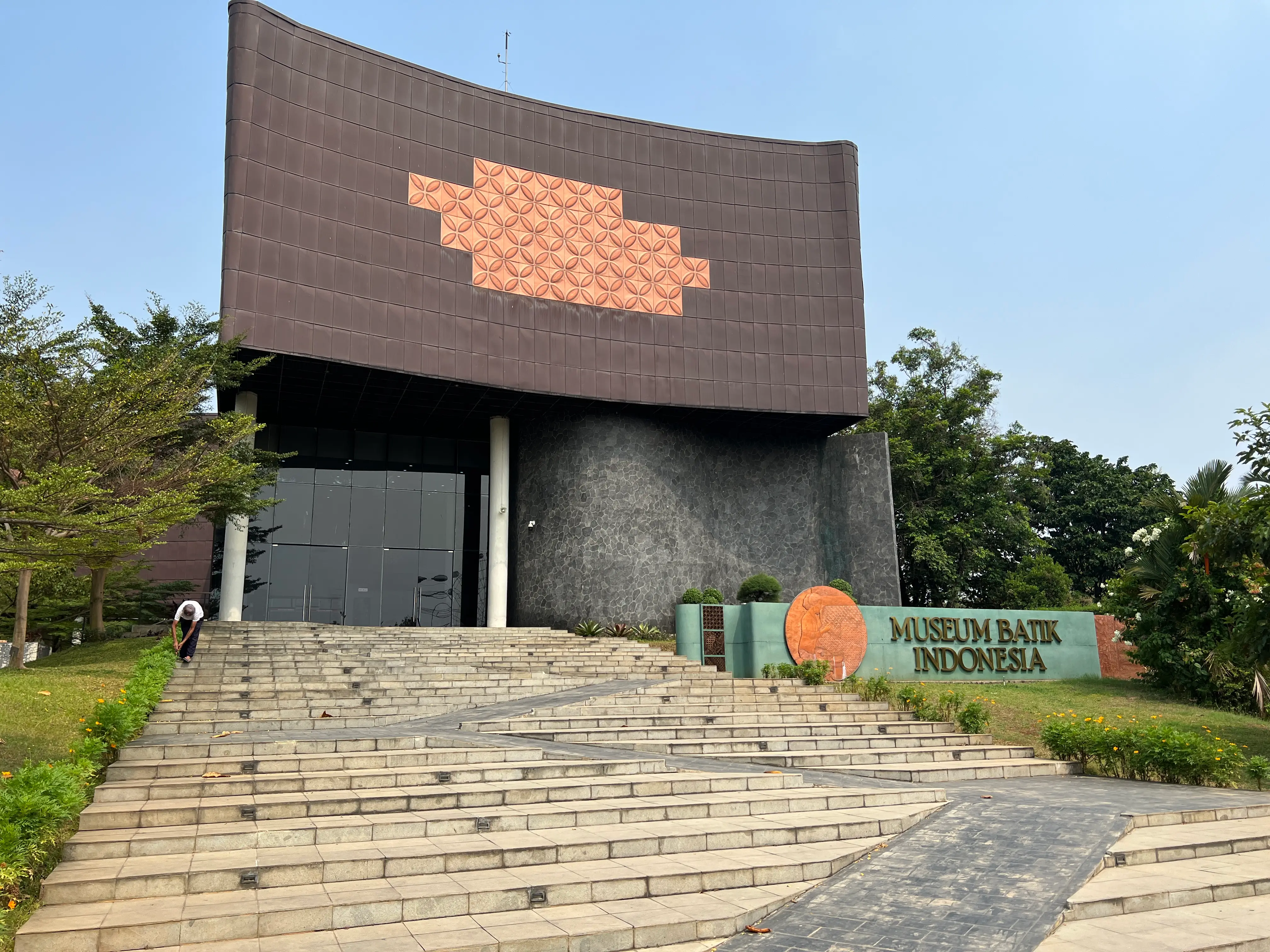 Museum Batik Indonesia di Taman Mini Indonesia Indah. (Foto: dok. ThePhrase.id)